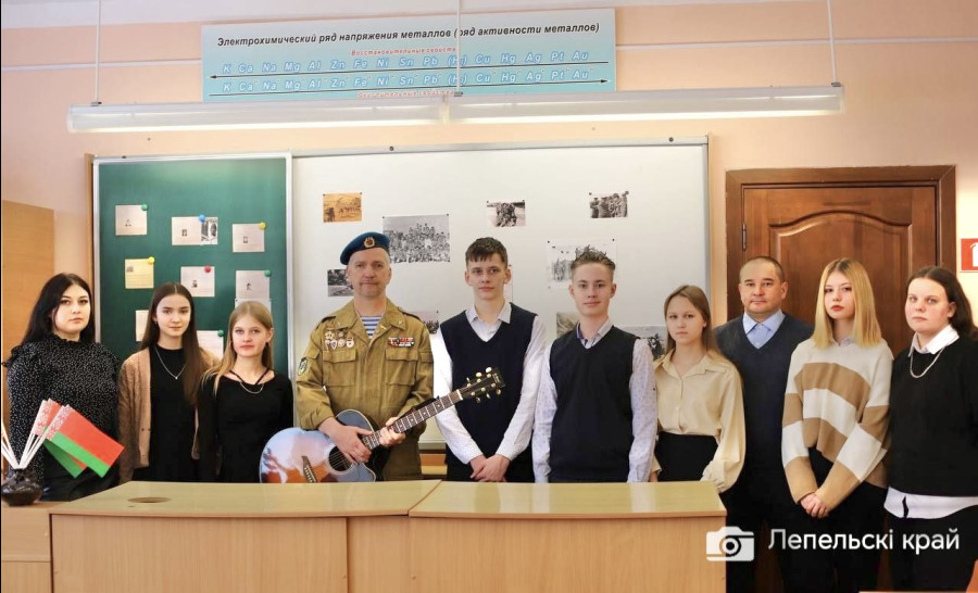 В средней школе №3 г.Лепеля с участием воина-интернационалиста Михаила Тарасова прошел урок мужества «Боль Афгана»