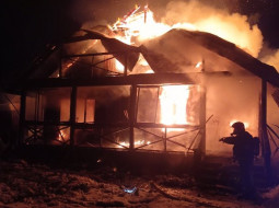 В Витебском районе загорелся дачный дом: травмирована хозяйка