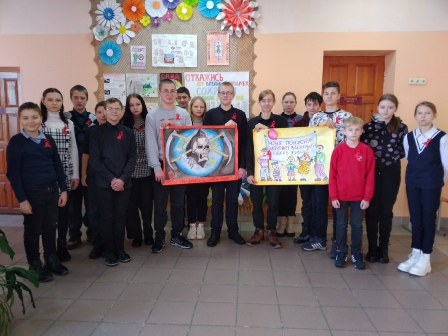 Учащиеся Старолядненской школы присоединились к акции Красная ленточка 