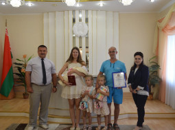 Маленькая Велислава стала обладательницей юбилейного сертификата