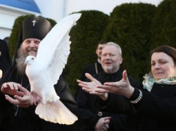 Православные верующие празднуют Благовещение Пресвятой Богородицы
