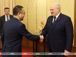 Лукашенко заявил о желании развивать производство автомобилей в Беларуси в сотрудничестве с китайской ФАВ Груп