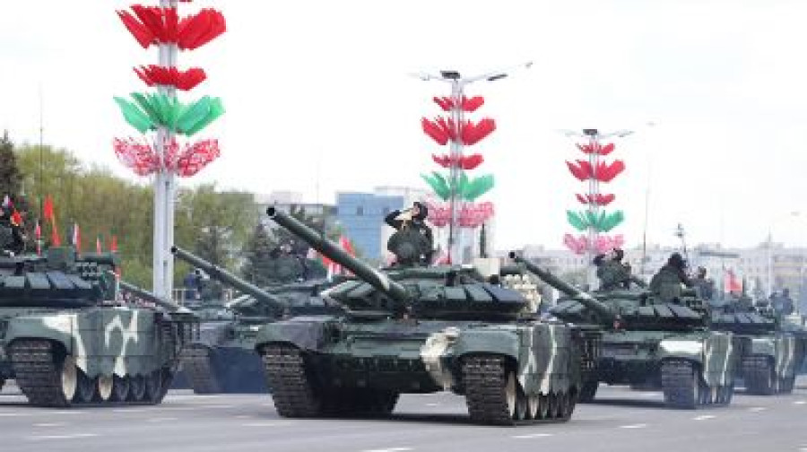 Лукашенко: танковые войска являются важным фактором сдерживания агрессора, гарантом мира и безопасности