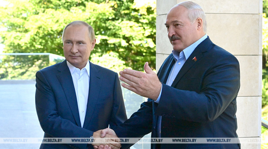 Дорожу открытыми и доверительными отношениями. Лукашенко поздравил Путина с юбилеем