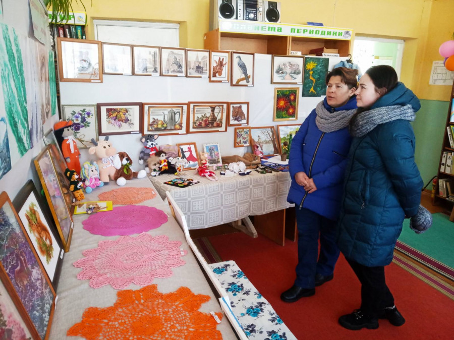 В Домжерицкой сельской библиотеке открылась выставка творческих работ местных рукодельниц
