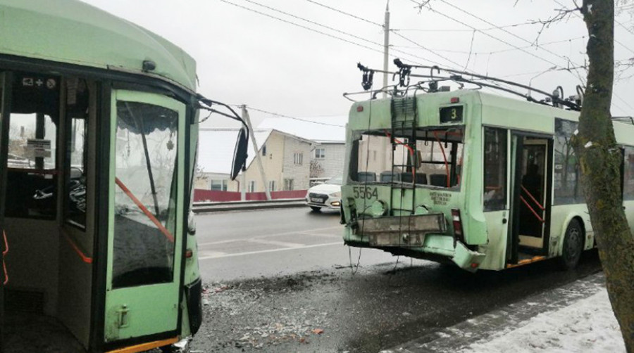 Семь человек пострадали при столкновении троллейбусов в Минске