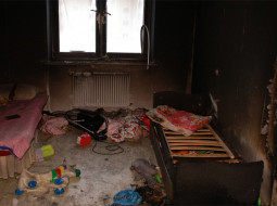 Случайный прохожий спас из горевшей квартиры  мать с двумя детьми