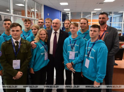 Технопарк на плечах гигантов, счастье Лукашенко, Совбез, родная мова и день дарения. Главные итоги недели Президента