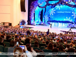 Лукашенко рассказал о новогодних традициях суверенной Беларуси и предложил завести еще одну