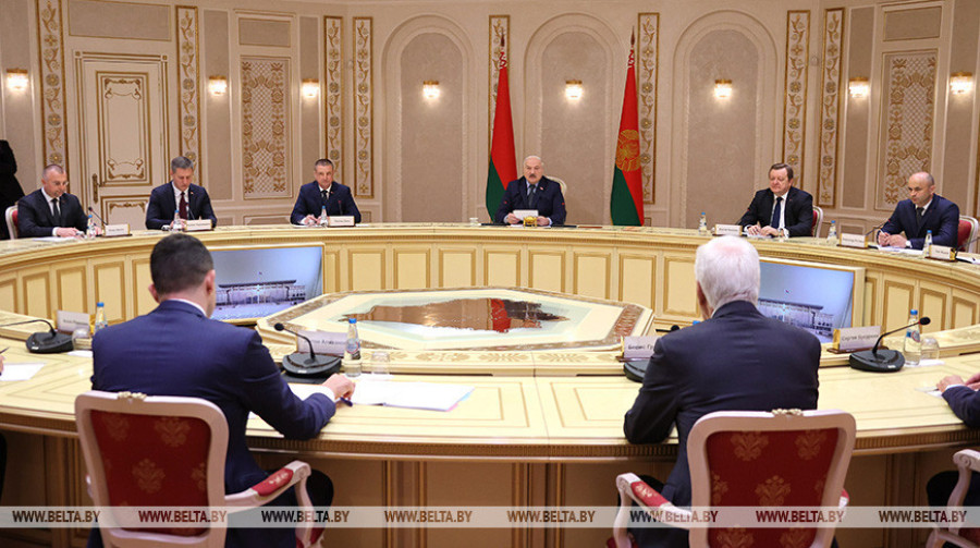 Встречи с Путиным и губернаторами, стратегия для ОДКБ и вступительная кампания. Подробности интенсивной недели Президента