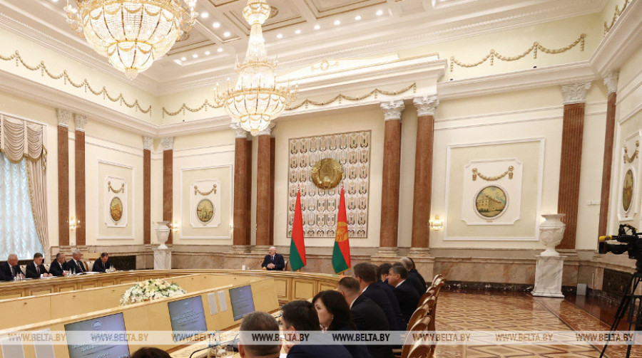 Лукашенко прокомментировал вбросы о новой резиденции Президента