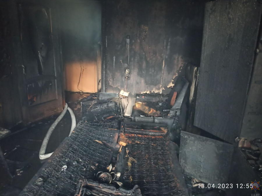 Сгорела комната в трехкомнатной квартире из-за портативной зарядки