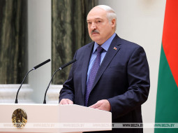 Президент Беларуси Александр Лукашенко после церемонии вручения погон высшему офицерскому составу рассказал подробности того, как 24 июня шли переговоры на фоне попытки вооруженного мятежа ЧВК Вагнер