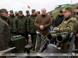 Лукашенко говорит, что Беларусь жестко ответит в случае нападения. Посмотрели, какое оружие разрабатывают в стране