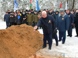 В агрогородке Улла Бешенковичского района перезахоронили останки 65 мирных жителей расстрелянных немецко-фашистскими захватчиками