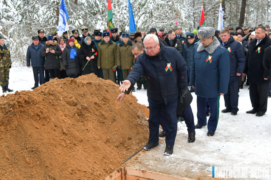 В агрогородке Улла Бешенковичского района перезахоронили останки 65 мирных жителей расстрелянных немецко-фашистскими захватчиками