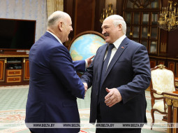 Лукашенко на встрече с Бжания в Минске: нынешняя встреча по-человечески очень важна, и отношения должны развиваться