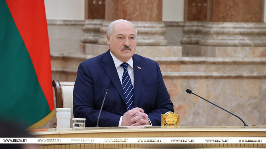 Лукашенко советует живым словом бороться с фейками и дезинформацией