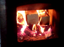 Разжигала огонь в печи и получила ожоги: в Лепельском районе госпитализирована женщина