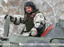 Лукашенко: армия Беларуси остается истинно народной