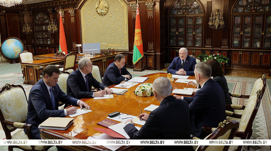Должно быть торжественно и содержательно. Подготовку к заседанию ВНС обсудили у Лукашенко