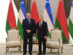 Гость с Камчатки, Лукашенко в Узбекистане, звонок другу и Праздник весны. Итоги недели Президента