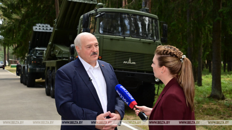 Президент Беларуси Александр Лукашенко в интервью телеканалу Россия 1 рассказал об условиях хранения и использования российского ядерного оружия в Беларуси