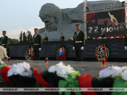 Президент Беларуси Александр Лукашенко адресовал соотечественникам обращение по случаю Дня всенародной памяти жертв Великой Отечественной войны и геноцида белорусского народа