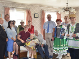 65-летие совместной жизни отмечает лепельская семья Парахонько