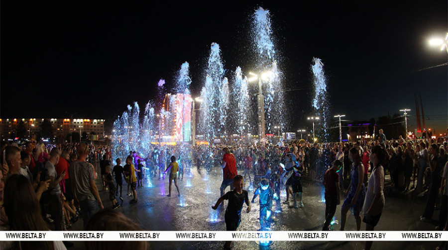 Почти как в Дубае. Танцующие фонтаны запустили в Витебске